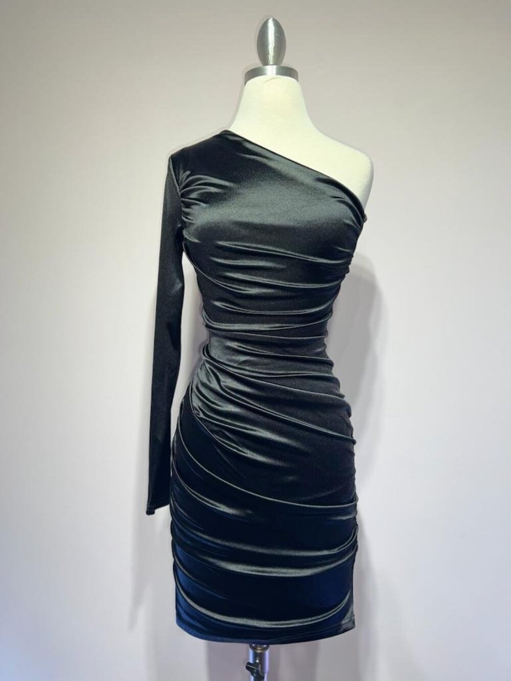 NEW BLACK Evening Gown Floor Length Formal Elegant Stunning B2313